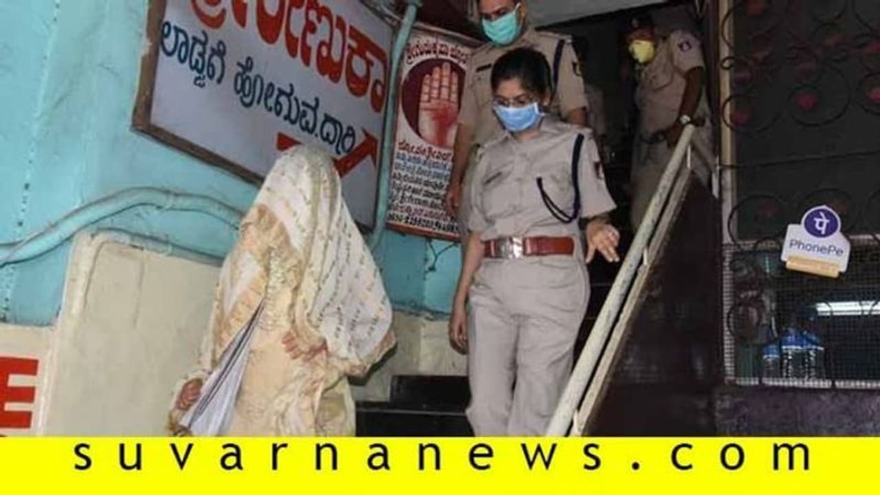 ಹುಬ್ಬಳ್ಳಿ: ಲಾಕ್ಡೌನ್ನಿಂದ ಪರದಾಟ, ಆಸ್ಟ್ರೇಲಿಯಾಕ್ಕೆ ತೆರಳಿದ ಮೈಶಿಯಾನ್ ಹುಬ್ಬಳ್ಳಿ: ಲಾಕ್ಡೌನ್ನಿಂದ ಪರದಾಟ, ಆಸ್ಟ್ರೇಲಿಯಾಕ್ಕೆ ತೆರಳಿದ ಮೈಶಿಯಾನ್