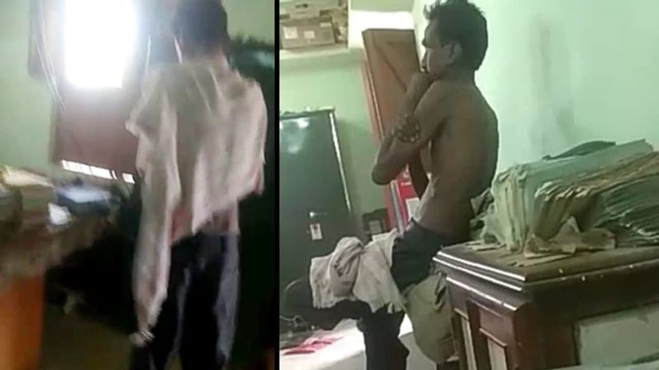 সমবায় সমিতিতে তাণ্ডব মদ্যপ তৃণমূল নেতার, দেখুন ভাইরাল ভিডিও সমবায় সমিতিতে তাণ্ডব মদ্যপ তৃণমূল নেতার, দেখুন ভাইরাল ভিডিও