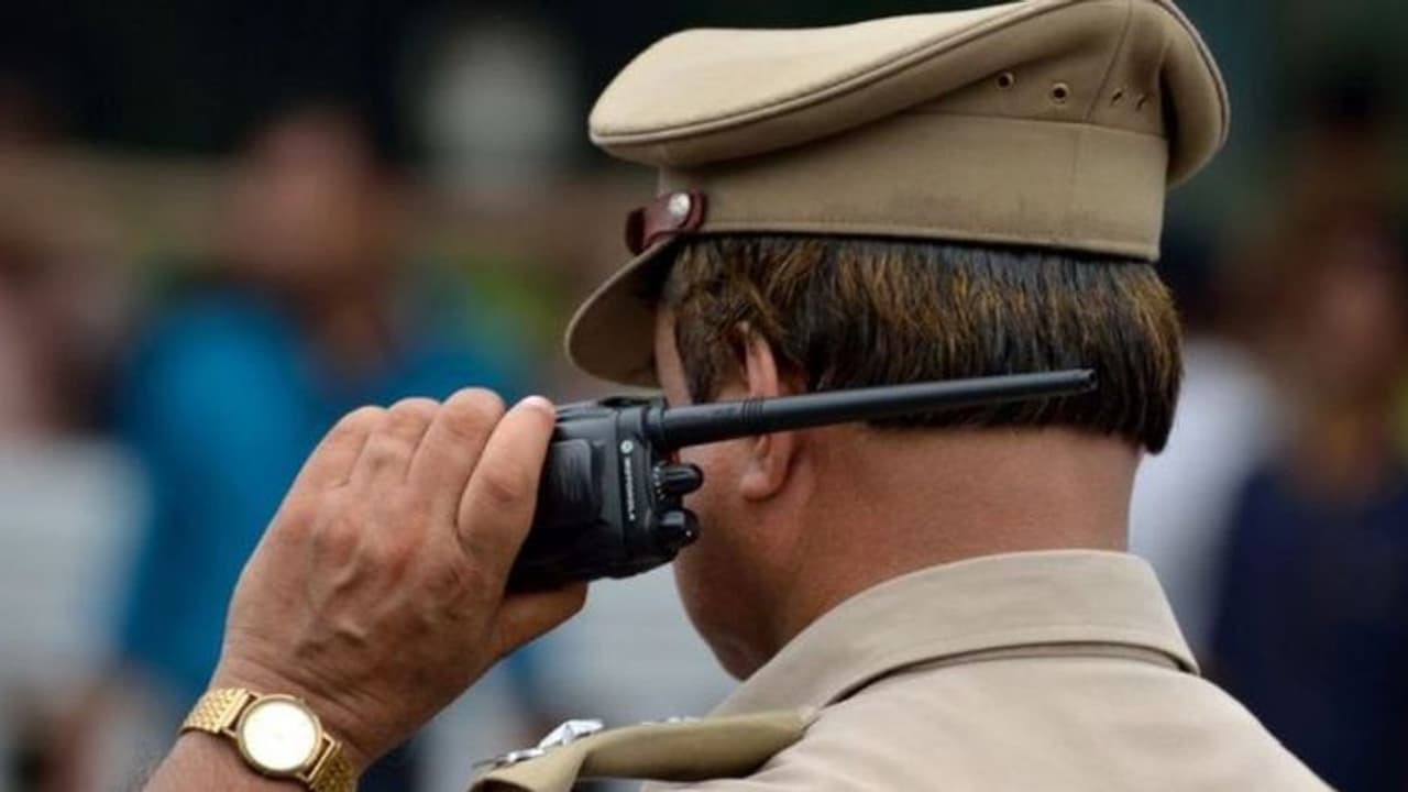ആലപ്പുഴയില് പരോളിലിറങ്ങിയ പ്രതിയെ മക്കള് വെട്ടിപരിക്കേല്പ്പിച്ചു ആലപ്പുഴയില് പരോളിലിറങ്ങിയ പ്രതിയെ മക്കള് വെട്ടിപരിക്കേല്പ്പിച്ചു