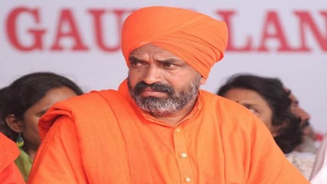 ನಿಜಗುಣಪ್ರಭು ಸ್ವಾಮೀಜಿಗೆ ಕೊಲೆ ಬೆದರಿಕೆ: ಶ್ರೀಗಳಿಗೆ ಗನ್ಮ್ಯಾನ್ ಭದ್ರತೆ ನಿಜಗುಣಪ್ರಭು ಸ್ವಾಮೀಜಿಗೆ ಕೊಲೆ ಬೆದರಿಕೆ: ಶ್ರೀಗಳಿಗೆ ಗನ್ಮ್ಯಾನ್ ಭದ್ರತೆ