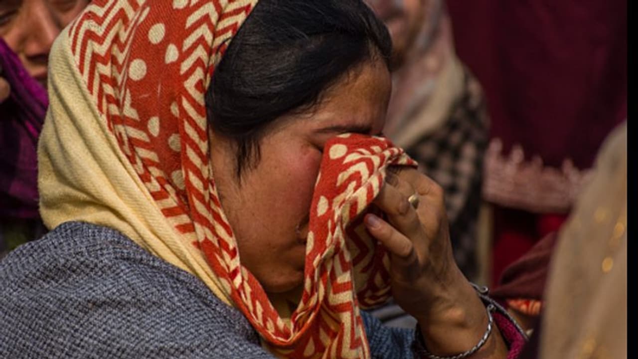 করোনায় মৃত্য়ু হলেও দেহ দেখতে পাবে পরিবার, নিয়মে বদল আনল রাজ্য সরকার