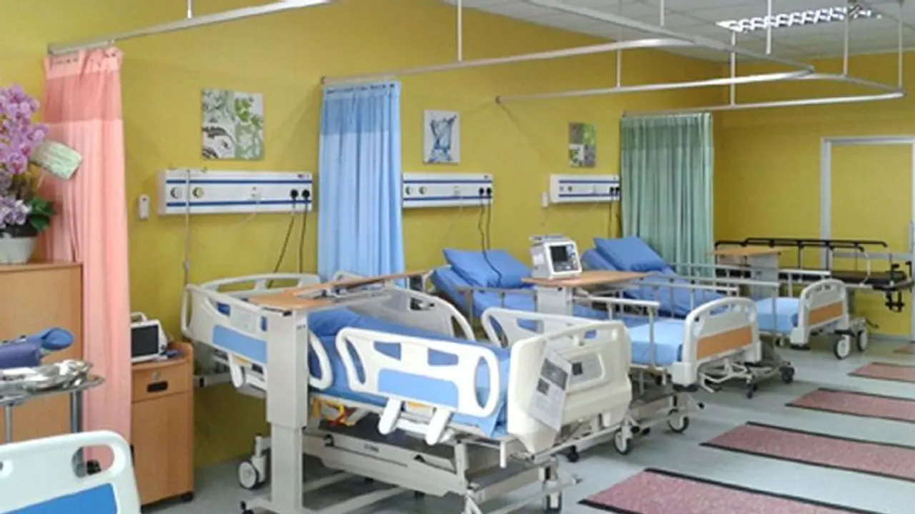 ഐസിയുവിൽ കഴിയുന്ന 15 കാരിയെ കയറിപ്പിടിച്ചു, ശരീര ഭാഗങ്ങളിൽ ചുംബിച്ചു; 40 കാരനായ തൂപ്പുകാരൻ അറസ്റ്റിൽ ഐസിയുവിൽ കഴിയുന്ന 15 കാരിയെ കയറിപ്പിടിച്ചു, ശരീര ഭാഗങ്ങളിൽ ചുംബിച്ചു; 40 കാരനായ തൂപ്പുകാരൻ അറസ്റ്റിൽ