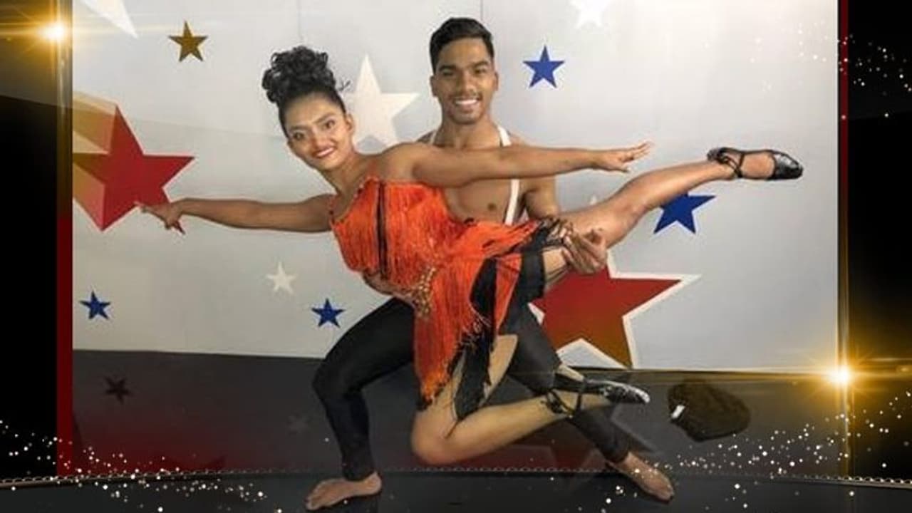 বাংলার মেয়ে আমেরিকার মঞ্চে মাত. ব্যাড সালস্যায় ঝড় তুলছে সোনলি সুমন্ত বাংলার মেয়ে আমেরিকার মঞ্চে মাত. ব্যাড সালস্যায় ঝড় তুলছে সোনলি সুমন্ত