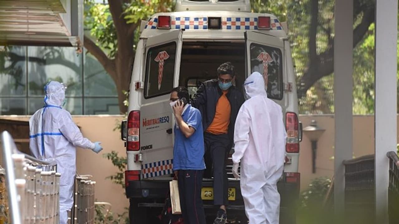 രാജ്യത്ത് കൊവിഡ് വ്യാപനം അതിരൂക്ഷം, രോഗബാധിതരുടെ എണ്ണം ഒൻപത് ലക്ഷം കടന്നു രാജ്യത്ത് കൊവിഡ് വ്യാപനം അതിരൂക്ഷം, രോഗബാധിതരുടെ എണ്ണം ഒൻപത് ലക്ഷം കടന്നു