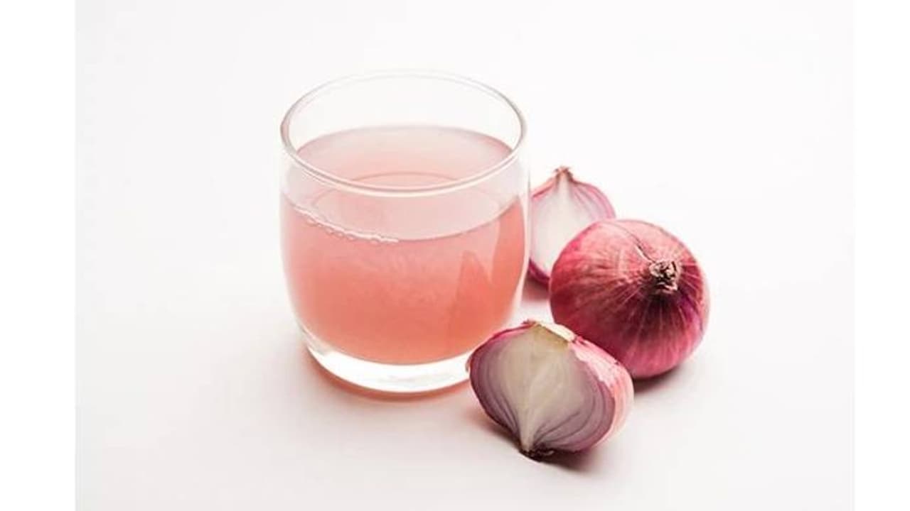 পেঁয়াজের রসে রয়েছে জাদু, এভাবে খেলে কমবে ভুঁড়ি সুন্দর হবে ত্বক পেঁয়াজের রসে রয়েছে জাদু, এভাবে খেলে কমবে ভুঁড়ি সুন্দর হবে ত্বক