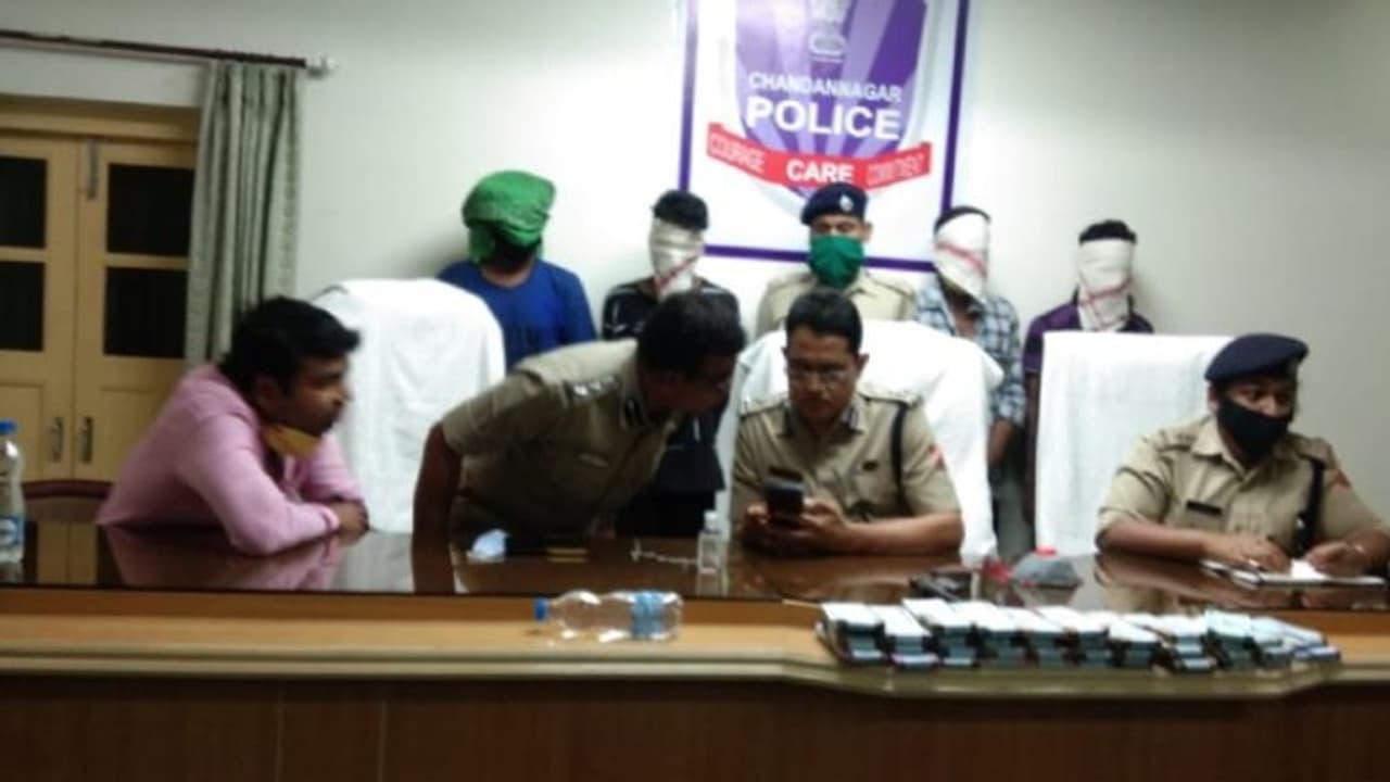 ২৪ ঘণ্টার মধ্যে ব্যাঙ্ক ডাকাতির কিনারা, পুলিশের জালে জেল পালানো আসামী সহ চার