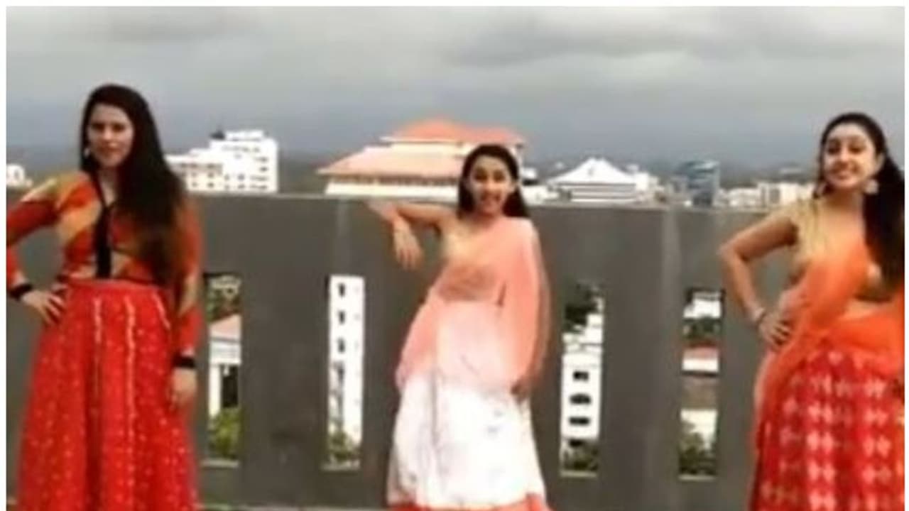 മഴയ്ക്കു മുന്നേ ഒരു നൃത്തം, വീഡിയോ പങ്കുവെച്ച് നിത്യാ ദാസ് മഴയ്ക്കു മുന്നേ ഒരു നൃത്തം, വീഡിയോ പങ്കുവെച്ച് നിത്യാ ദാസ്