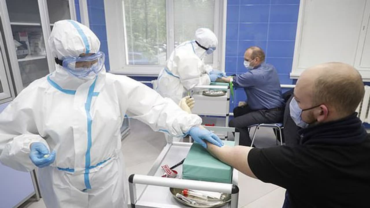 సెప్టెంబర్లో ఇండియాలో కరోనా పూర్తిగా తగ్గే ఛాన్స్: నిపుణులు సెప్టెంబర్లో ఇండియాలో కరోనా పూర్తిగా తగ్గే ఛాన్స్: నిపుణులు