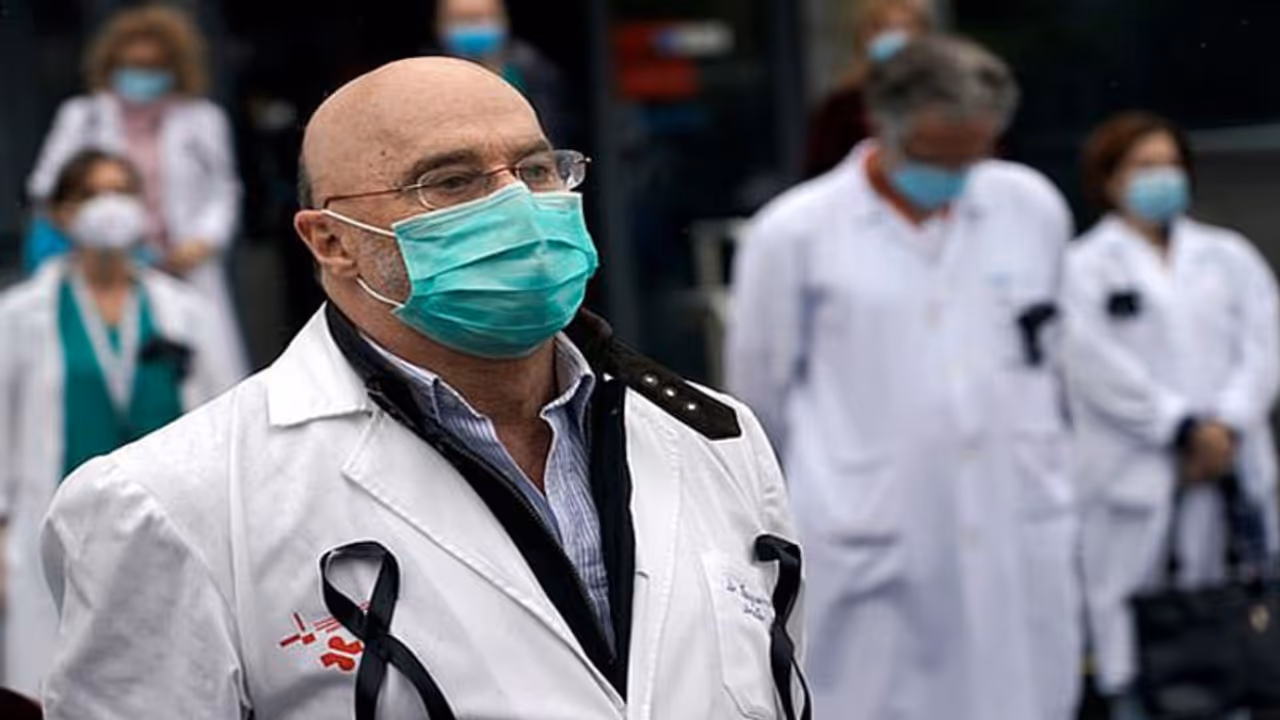 தலை வழுக்கையாக உள்ளவர்களை குறி வைத்து தாக்கும் கொரோனா... வெளியானது அதிர்ச்சி தகவல்..! தலை வழுக்கையாக உள்ளவர்களை குறி வைத்து தாக்கும் கொரோனா... வெளியானது அதிர்ச்சி தகவல்..!