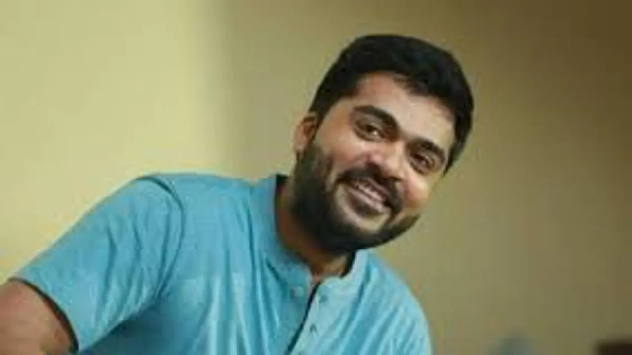 சிம்புவிற்கு எதிர்பாராமல் கிடைத்த பிறந்தநாள் பரிசு... கட்டி தழுவி முத்தமிட்ட வீடியோ...! சிம்புவிற்கு எதிர்பாராமல் கிடைத்த பிறந்தநாள் பரிசு... கட்டி தழுவி முத்தமிட்ட வீடியோ...!