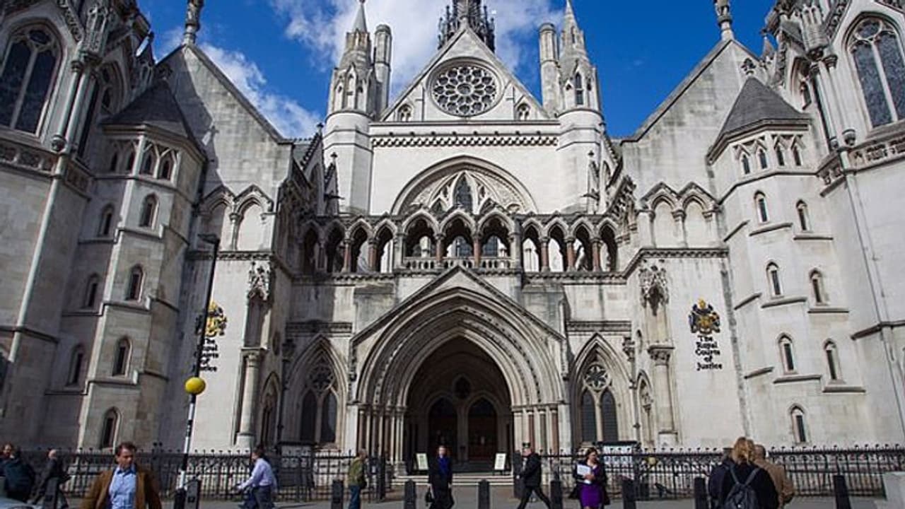 ലോക്ക്ഡൗണ് അവസാനിപ്പിക്കാന് ബ്രിട്ടന്; പള്ളിയും സിനിമ തിയറ്ററുകളും തുറക്കും ലോക്ക്ഡൗണ് അവസാനിപ്പിക്കാന് ബ്രിട്ടന്; പള്ളിയും സിനിമ തിയറ്ററുകളും തുറക്കും