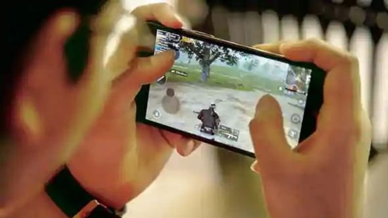 രാത്രി മുഴുവന് തുടർച്ചയായി പബ്ജി കളിച്ചു; 14 വയസുകാരനെ തുങ്ങിമരിച്ച നിലയിൽ കണ്ടെത്തി രാത്രി മുഴുവന് തുടർച്ചയായി പബ്ജി കളിച്ചു; 14 വയസുകാരനെ തുങ്ങിമരിച്ച നിലയിൽ കണ്ടെത്തി