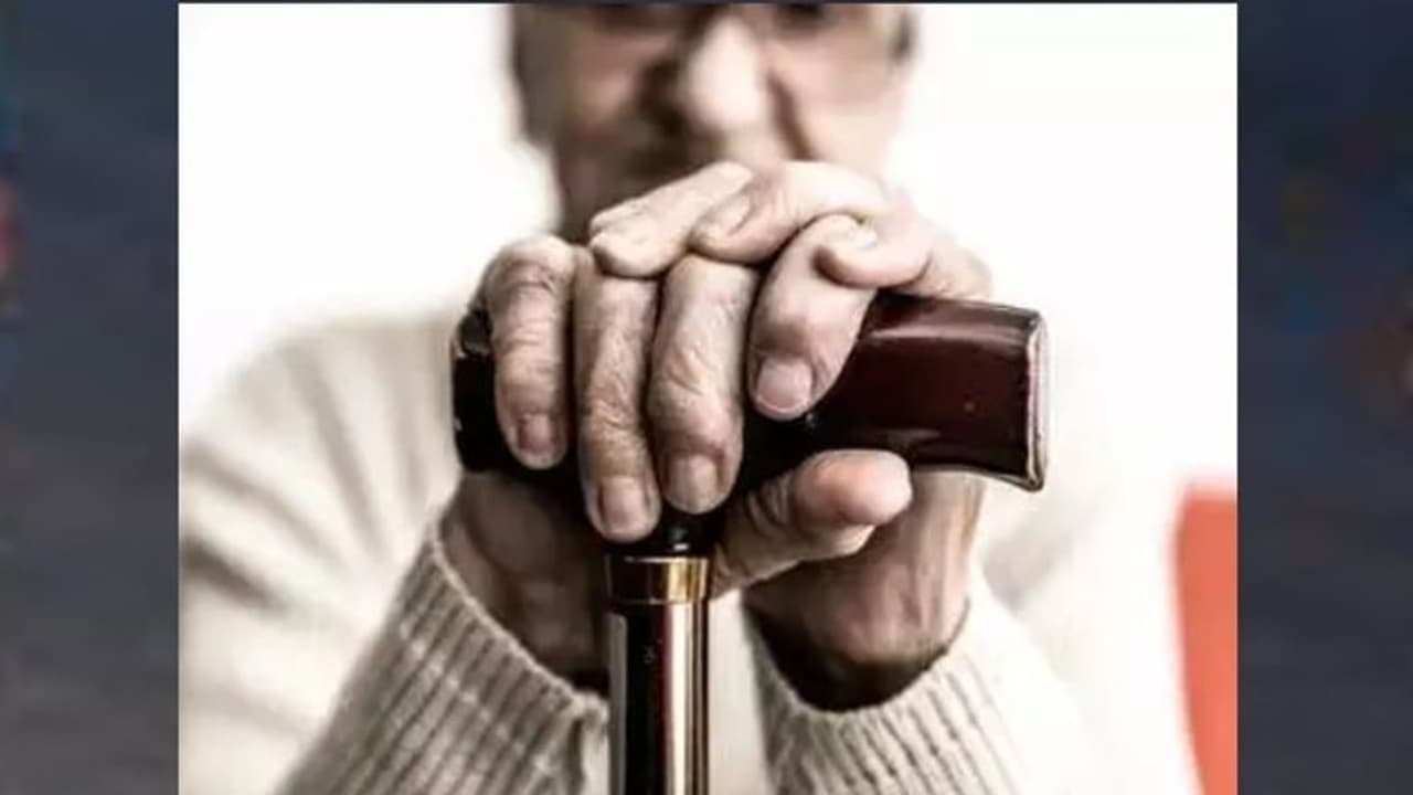 కన్న తల్లి ఒంటిపై సిగరెట్లతో కాలుస్తూ... కసాయి కొడుకు ఘాతుకం