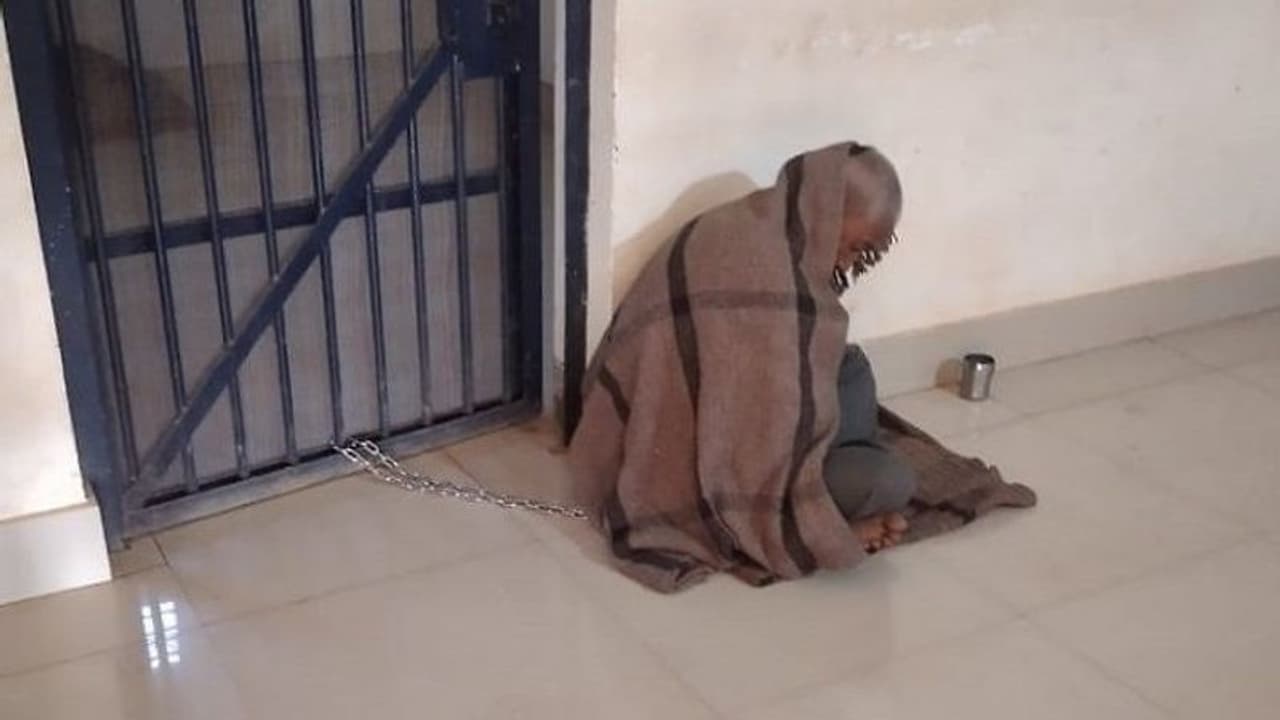 एक बाप ऐसा भी: बुजुर्ग ने कांपते हाथों से बेटे को दी दर्दनाक मौत, फिर रात डेढ़ बजे जलाई उसकी चिता एक बाप ऐसा भी: बुजुर्ग ने कांपते हाथों से बेटे को दी दर्दनाक मौत, फिर रात डेढ़ बजे जलाई उसकी चिता