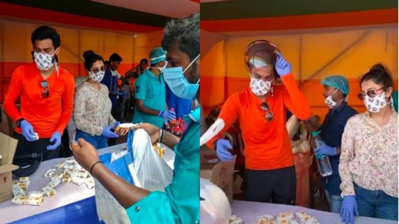 আমফানে লন্ডভন্ড সুন্দরবনের পাশে দাঁড়ালেন সস্ত্রীক ফুটবলার শিল্টন পাল আমফানে লন্ডভন্ড সুন্দরবনের পাশে দাঁড়ালেন সস্ত্রীক ফুটবলার শিল্টন পাল