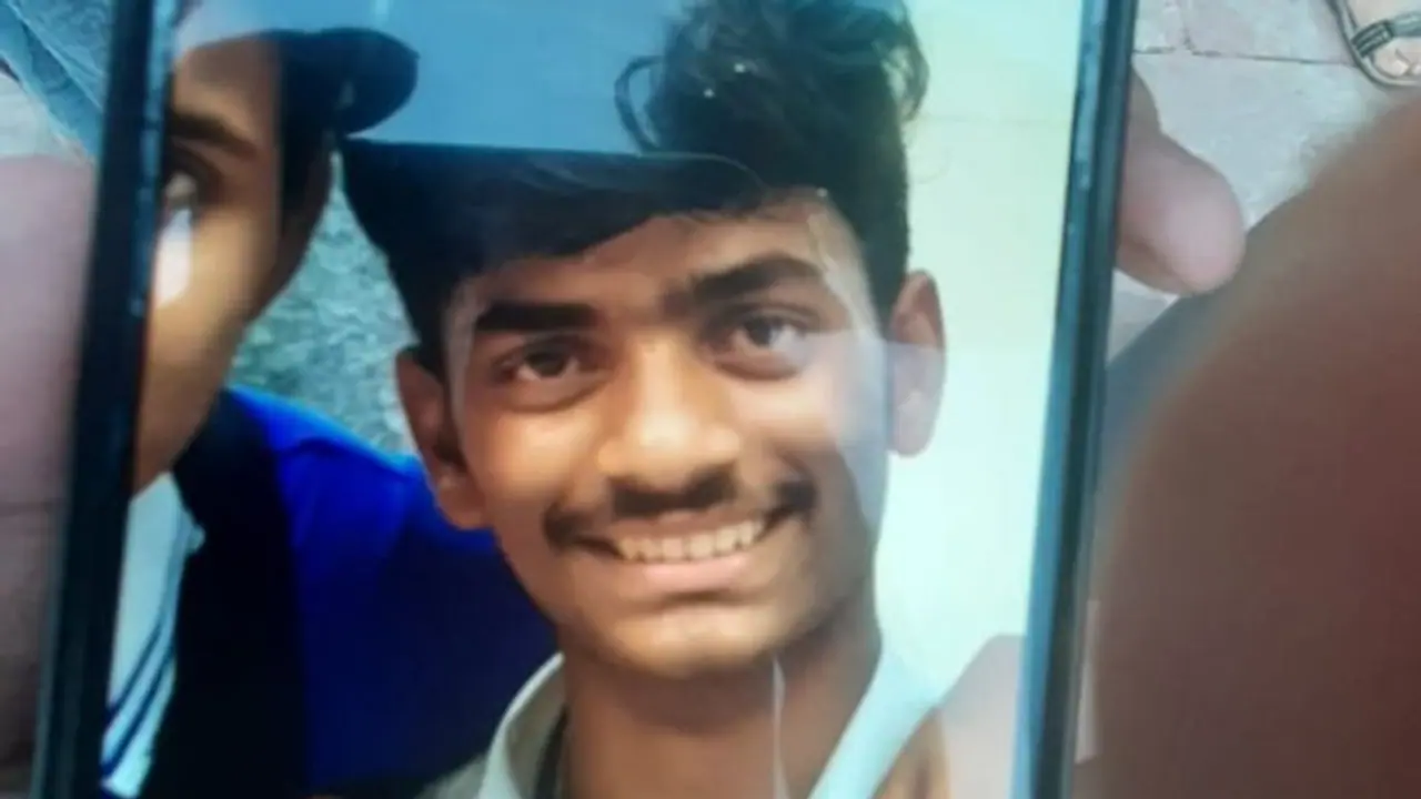 গঙ্গায় ভেসে উঠল কিশোরের দেহ, পুলিশের জেরার মুখে বন্ধুরা গঙ্গায় ভেসে উঠল কিশোরের দেহ, পুলিশের জেরার মুখে বন্ধুরা