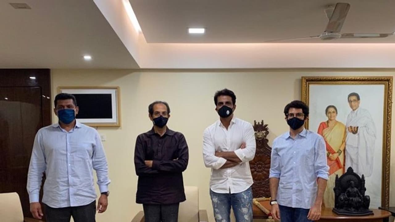 సంజయ్ రౌత్ ఘాటు విమర్శలు: ఎట్టకేలకు ఉద్ధవ్ ఠాక్రేను కలిసిన సోనూసూద్ సంజయ్ రౌత్ ఘాటు విమర్శలు: ఎట్టకేలకు ఉద్ధవ్ ఠాక్రేను కలిసిన సోనూసూద్