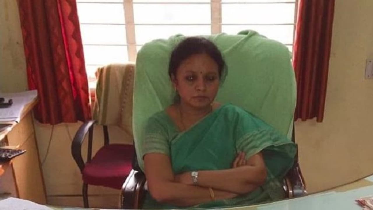 ఆదాయానికి మించిన ఆస్తుల కేసులో అరెస్ట్.. షేక్పేట మాజీ ఎమ్మార్వో సుజాత మృతి ఆదాయానికి మించిన ఆస్తుల కేసులో అరెస్ట్.. షేక్పేట మాజీ ఎమ్మార్వో సుజాత మృతి