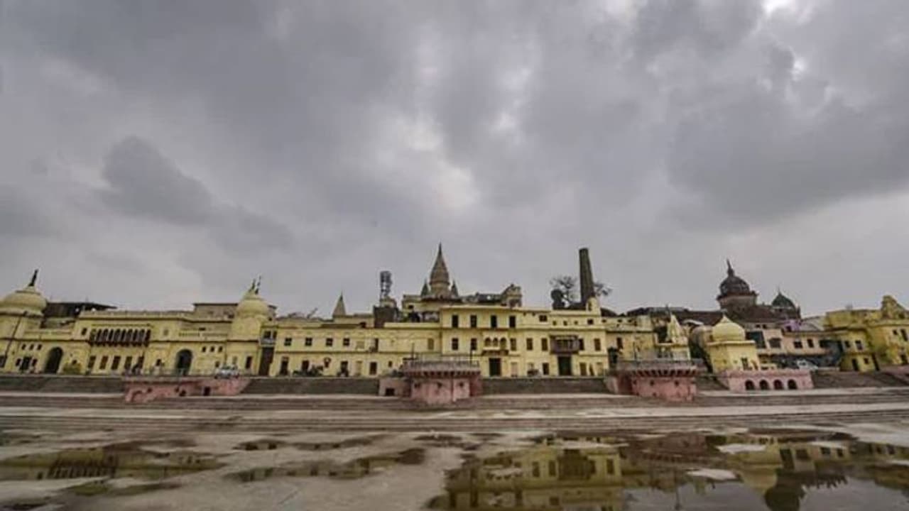 അയോധ്യയിലെ താത്കാലിക രാമക്ഷേത്രം തുറക്കുന്നു, മഥുരയിലെ ക്ഷേത്രങ്ങള് അടഞ്ഞുകിടക്കും അയോധ്യയിലെ താത്കാലിക രാമക്ഷേത്രം തുറക്കുന്നു, മഥുരയിലെ ക്ഷേത്രങ്ങള് അടഞ്ഞുകിടക്കും