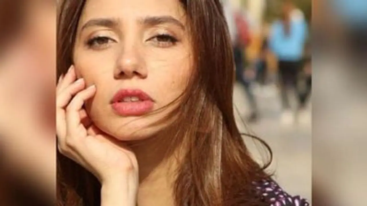 पाक में श्रीलंकाई शख्स को जिंदा जलाने पर Mahira Khan का फूटा गुस्सा, कहा ये शर्मनाक है, इमरान खान करें न्याय पाक में श्रीलंकाई शख्स को जिंदा जलाने पर Mahira Khan का फूटा गुस्सा, कहा ये शर्मनाक है, इमरान खान करें न्याय