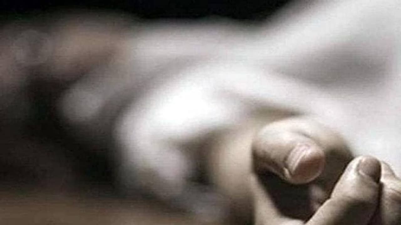 ദില്ലിയിലെ ഹോട്ടലിന് മുന്നില് സ്ത്രീയുടെ മൃതദേഹം ചാക്കില്കെട്ടി ഉപേക്ഷിച്ച നിലയില് ദില്ലിയിലെ ഹോട്ടലിന് മുന്നില് സ്ത്രീയുടെ മൃതദേഹം ചാക്കില്കെട്ടി ഉപേക്ഷിച്ച നിലയില്