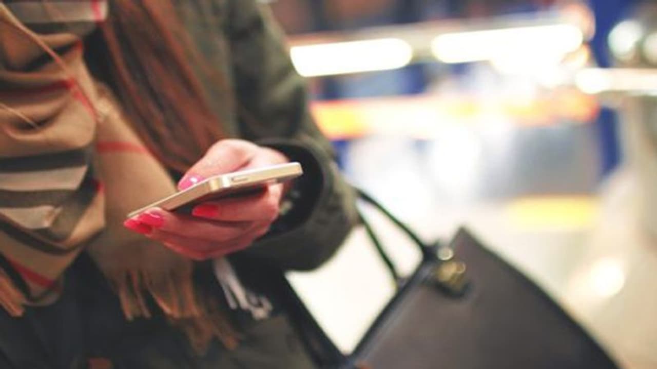 फेसबुक के बाद अब ट्विटर को रूस ने किया प्रतिबंधित, जानिए किस तरह वर्चुअल दुनिया को नियंत्रित करना चाहते पुतिन फेसबुक के बाद अब ट्विटर को रूस ने किया प्रतिबंधित, जानिए किस तरह वर्चुअल दुनिया को नियंत्रित करना चाहते पुतिन