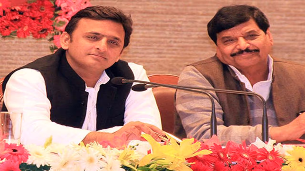 प्रसपा को मिला नया चुनाव चिन्ह, 'स्टूल' या 'साइकिल' किस पर बैठेंगे चाचा शिवपाल यादव