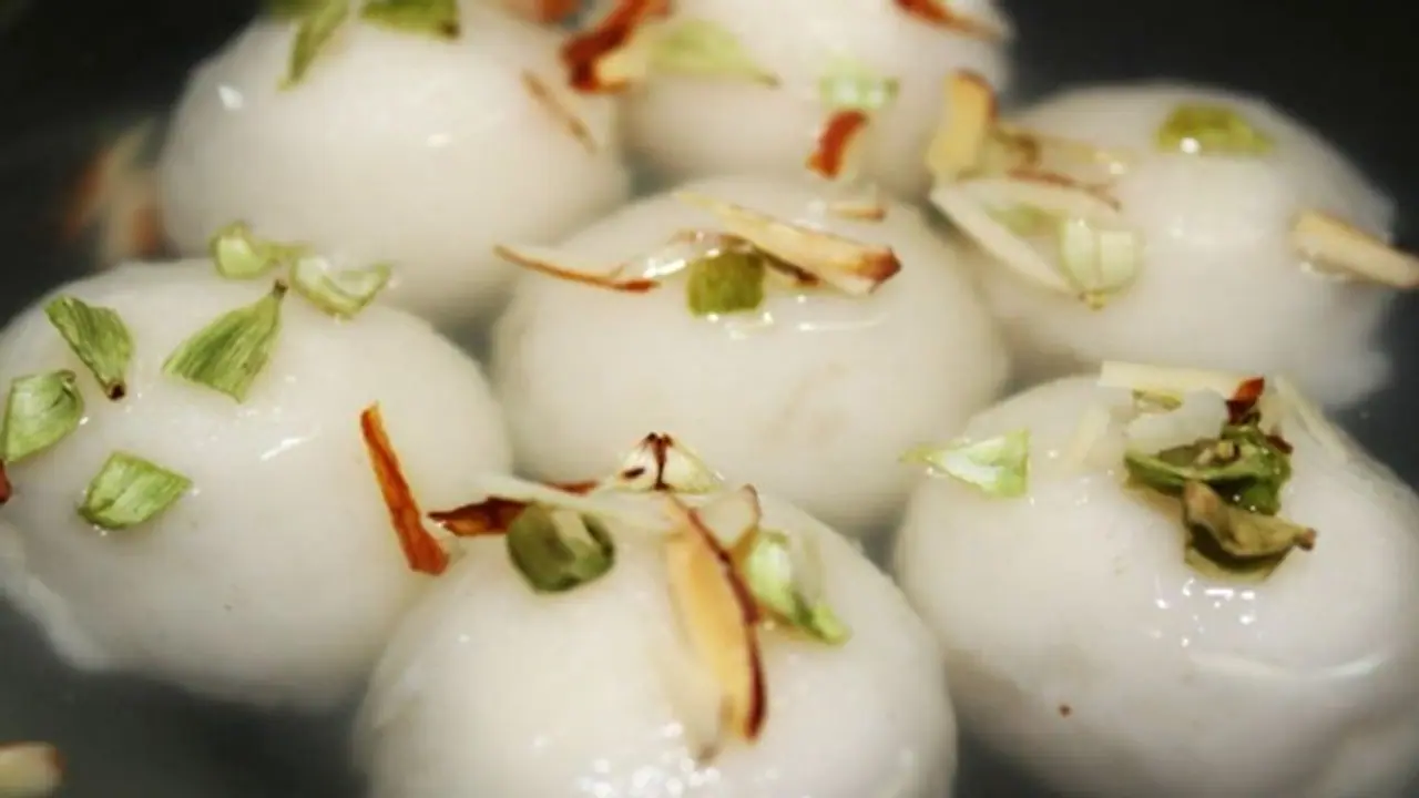 हलवाई बोला मिठाई खाओ कोरोना भगाओ, सरकार ने दे दी कड़वी डोज