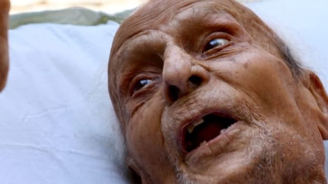 যোগীর রাজ্যে ৯৪ এর বৃদ্ধই অনুপ্ররনা, সোশ্যাল মিডিয়ায় বার্তা জেলা শাসকের