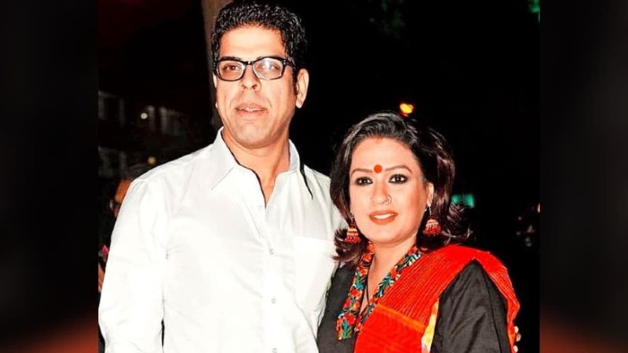 বাবার মৃত্যুর পর বছর ঘুরতে না ঘুরতেই মা কে হারালেন মুরলী শর্মা, শোকস্তব্ধ পরিবার বাবার মৃত্যুর পর বছর ঘুরতে না ঘুরতেই মা কে হারালেন মুরলী শর্মা, শোকস্তব্ধ পরিবার