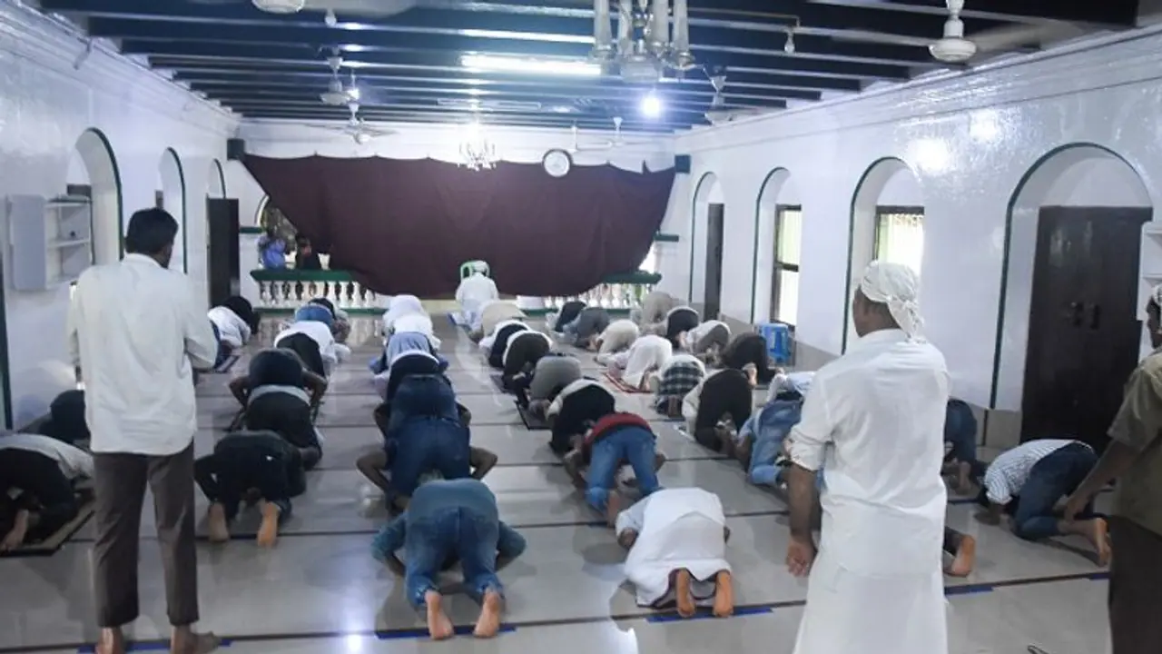 3 ಪಾಳಿಯಲ್ಲಿ ನಮಾಜ್‌ : ಕಡ್ಡಾಯ ರೂಲ್ಸ್ ಇಲ್ಲೆಲ್ಲಾ ಮಸೀದಿ ಬಂದ್‌