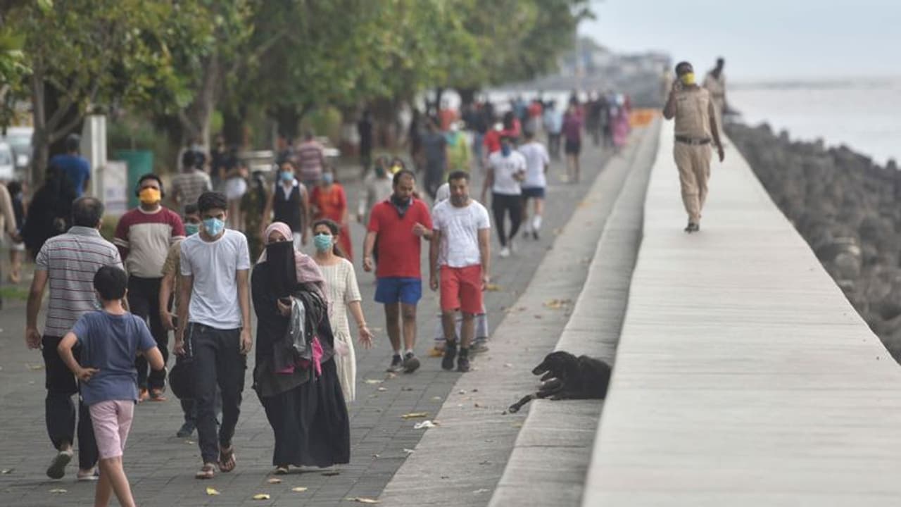 எல்லாம் கையை மீறி போச்சு...கொரோனா சமூக பரவலாக மாறிவிட்டது.. பொதுமக்களுக்கு அதிர்ச்சி கொடுத்த அமைச்சர்..! எல்லாம் கையை மீறி போச்சு...கொரோனா சமூக பரவலாக மாறிவிட்டது.. பொதுமக்களுக்கு அதிர்ச்சி கொடுத்த அமைச்சர்..!