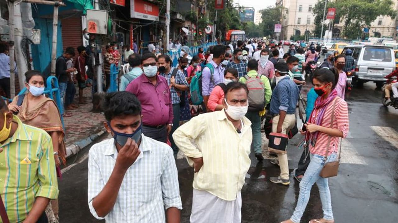 ചെന്നൈയിൽ കൊവിഡ് രോഗികളുടെ എണ്ണത്തിൽ റെക്കോഡ് വർദ്ധന; മരിച്ച എംഎൽഎയ്ക്ക് വിട ചെന്നൈയിൽ കൊവിഡ് രോഗികളുടെ എണ്ണത്തിൽ റെക്കോഡ് വർദ്ധന; മരിച്ച എംഎൽഎയ്ക്ക് വിട