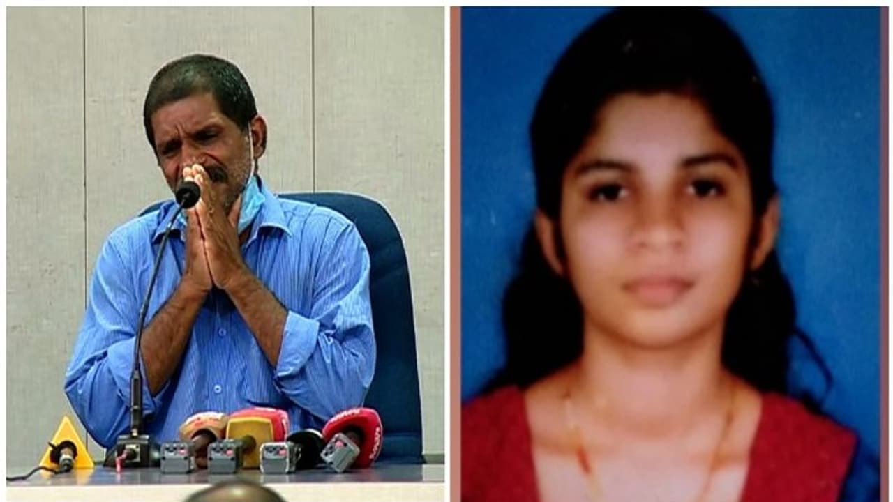 'ഹാള്ടിക്കറ്റിലെ കയ്യക്ഷരം അഞ്ജുവിന്റേതല്ല' കോളേജിനെതിരെ ഗുരുതര ആരോപണങ്ങളുമായി കുടുംബം 'ഹാള്ടിക്കറ്റിലെ കയ്യക്ഷരം അഞ്ജുവിന്റേതല്ല' കോളേജിനെതിരെ ഗുരുതര ആരോപണങ്ങളുമായി കുടുംബം