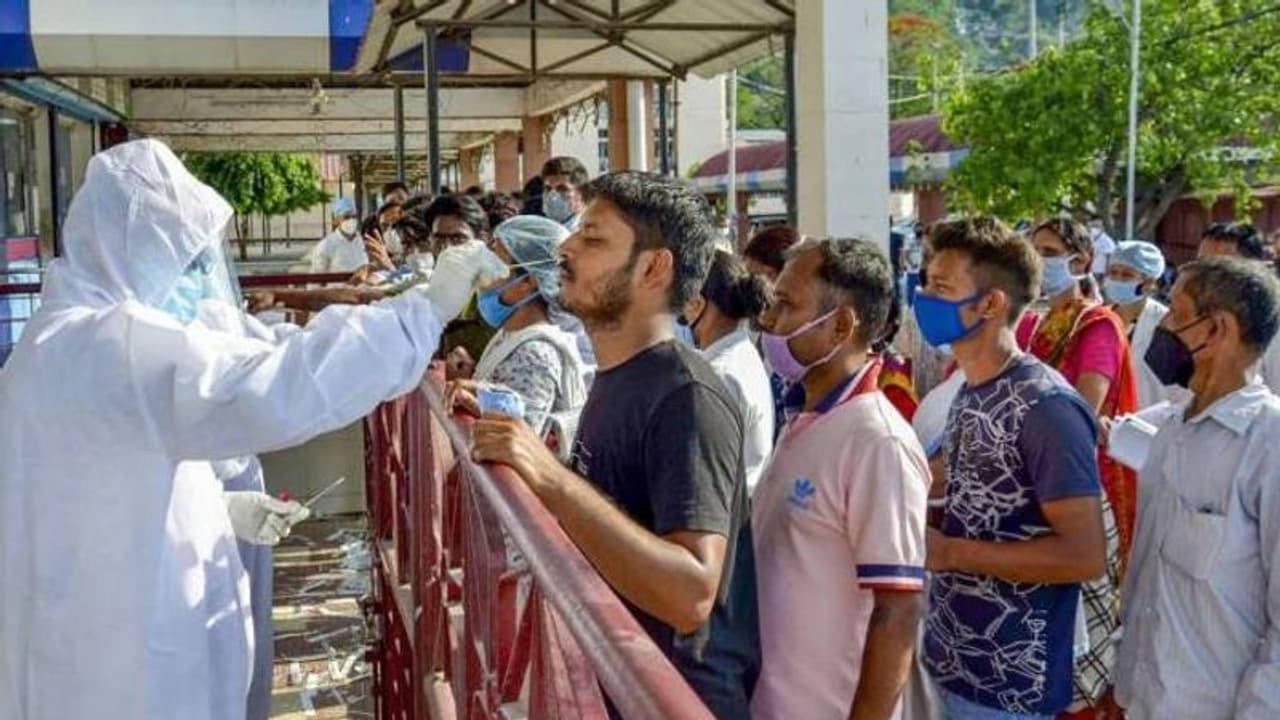 രാജ്യത്ത് ഹോട്ട്സ്പോട്ടുകളില് മൂന്നില് ഒരാള്ക്ക് കൊവിഡ് മുക്തിയെന്ന് ഐസിഎംആര് രാജ്യത്ത് ഹോട്ട്സ്പോട്ടുകളില് മൂന്നില് ഒരാള്ക്ക് കൊവിഡ് മുക്തിയെന്ന് ഐസിഎംആര്