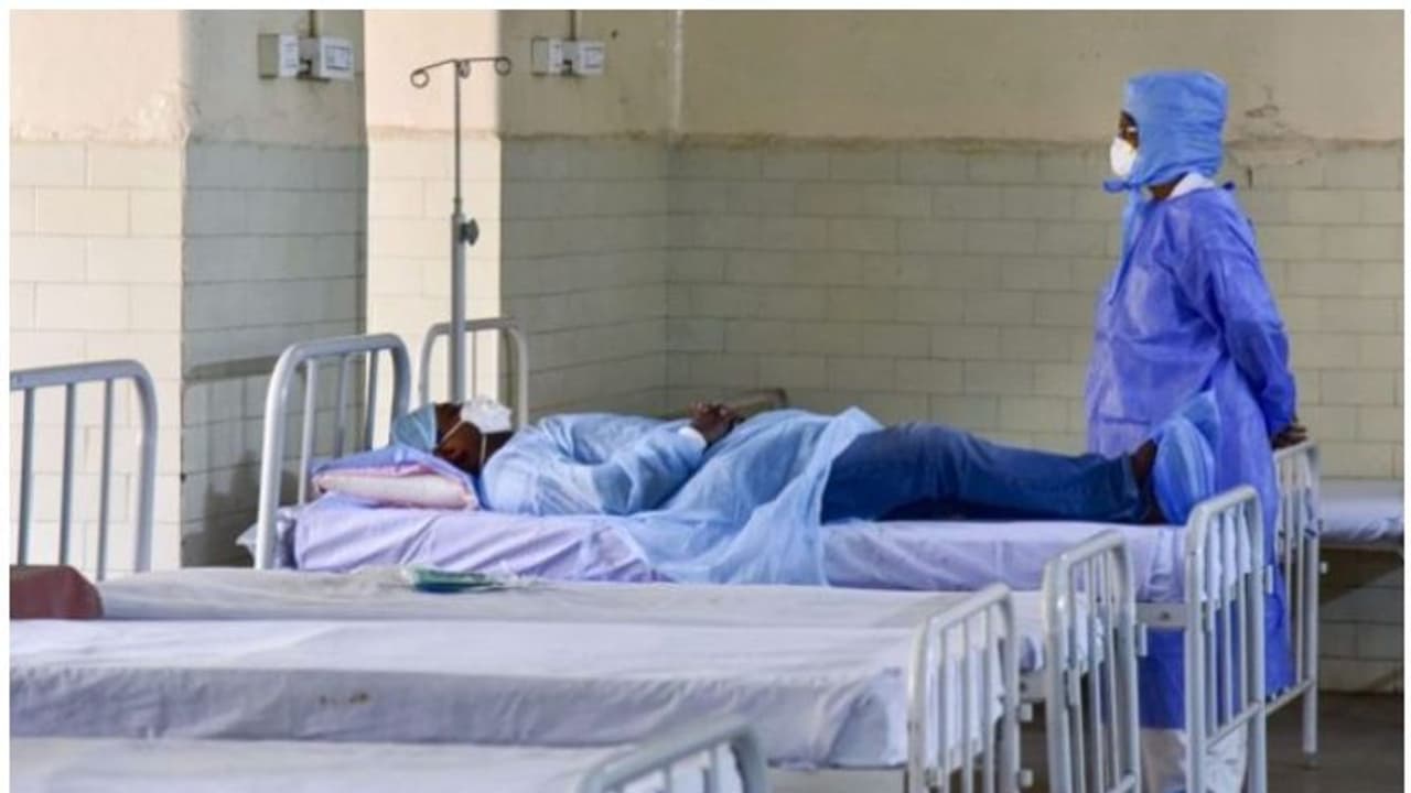 കൊവിഡ് ചികിത്സയ്ക്കിടെ യുവാവ് ആശുപത്രിയിൽ നിന്ന് 'ചാടി', നാട്ടുകാർ പിടികൂടി; സംഭവം തിരുവനന്തപുരത്ത് കൊവിഡ് ചികിത്സയ്ക്കിടെ യുവാവ് ആശുപത്രിയിൽ നിന്ന് 'ചാടി', നാട്ടുകാർ പിടികൂടി; സംഭവം തിരുവനന്തപുരത്ത്