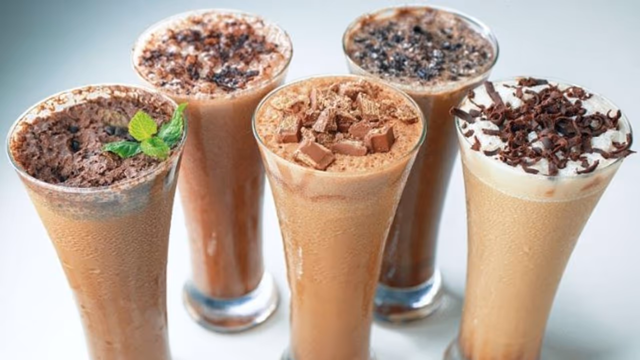 রেস্তোরাঁর স্বাদের ৫ টি আসাধারণ পানীয়, যা গরমে মন ও শরীর দুই ভালো করে দেবে রেস্তোরাঁর স্বাদের ৫ টি আসাধারণ পানীয়, যা গরমে মন ও শরীর দুই ভালো করে দেবে