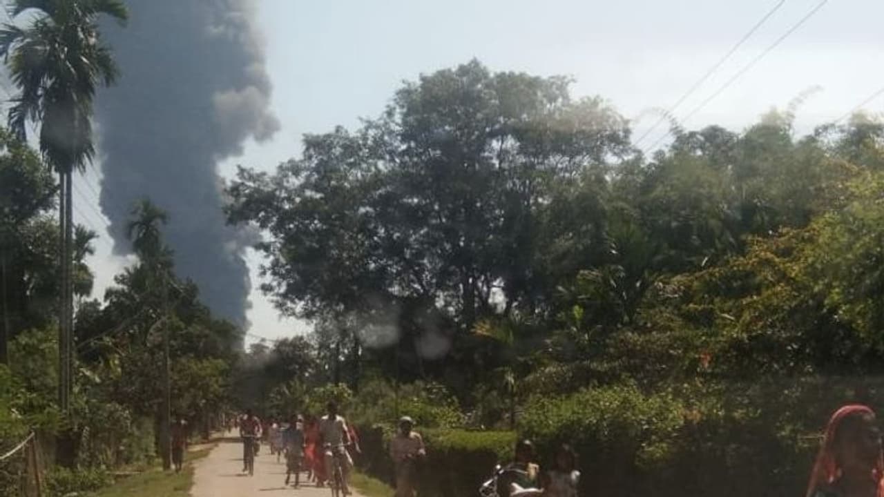 অসমের তেল কূপে ভয়ঙ্কর আগুন যা ইতিমধ্যেই প্রভাব ফেলছে পরিবেশে দেখুন সেই ভিডিও