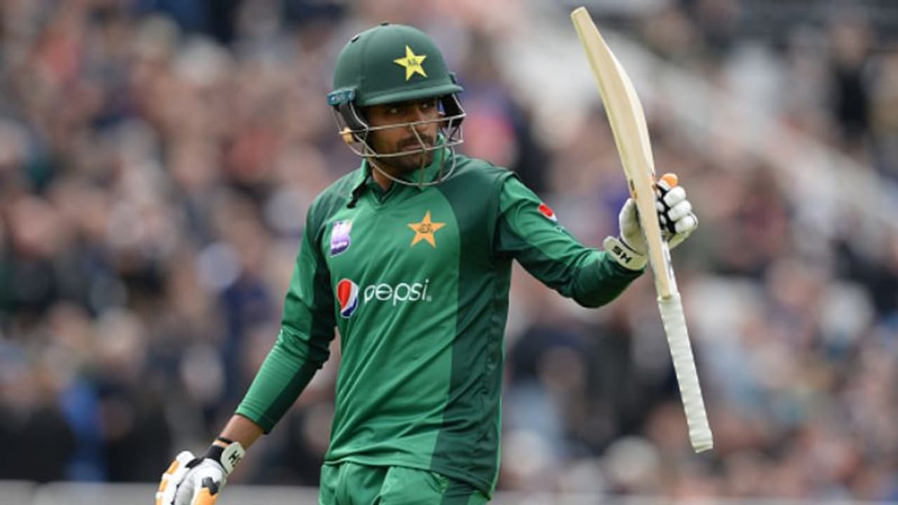 বিরাট কোহলিকে ছোঁয়াই লক্ষ্য বাবর আজমের,বললেন শোয়েব আখতার