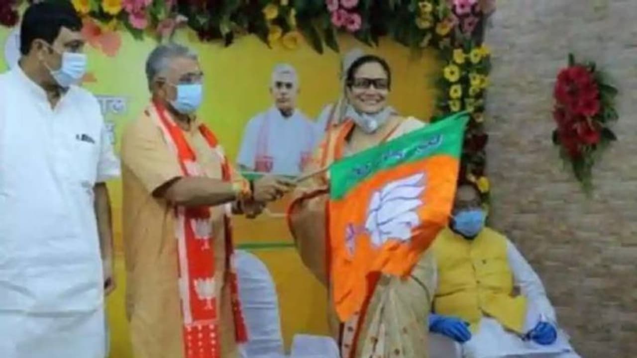 അമിത് ഷായുടെ വിര്ച്വല് റാലിക്ക് പിന്നാലെ ബംഗാളിലെ മുന് ഇടത് നേതാവ് ബിജെപിയിലേക്ക് അമിത് ഷായുടെ വിര്ച്വല് റാലിക്ക് പിന്നാലെ ബംഗാളിലെ മുന് ഇടത് നേതാവ് ബിജെപിയിലേക്ക്