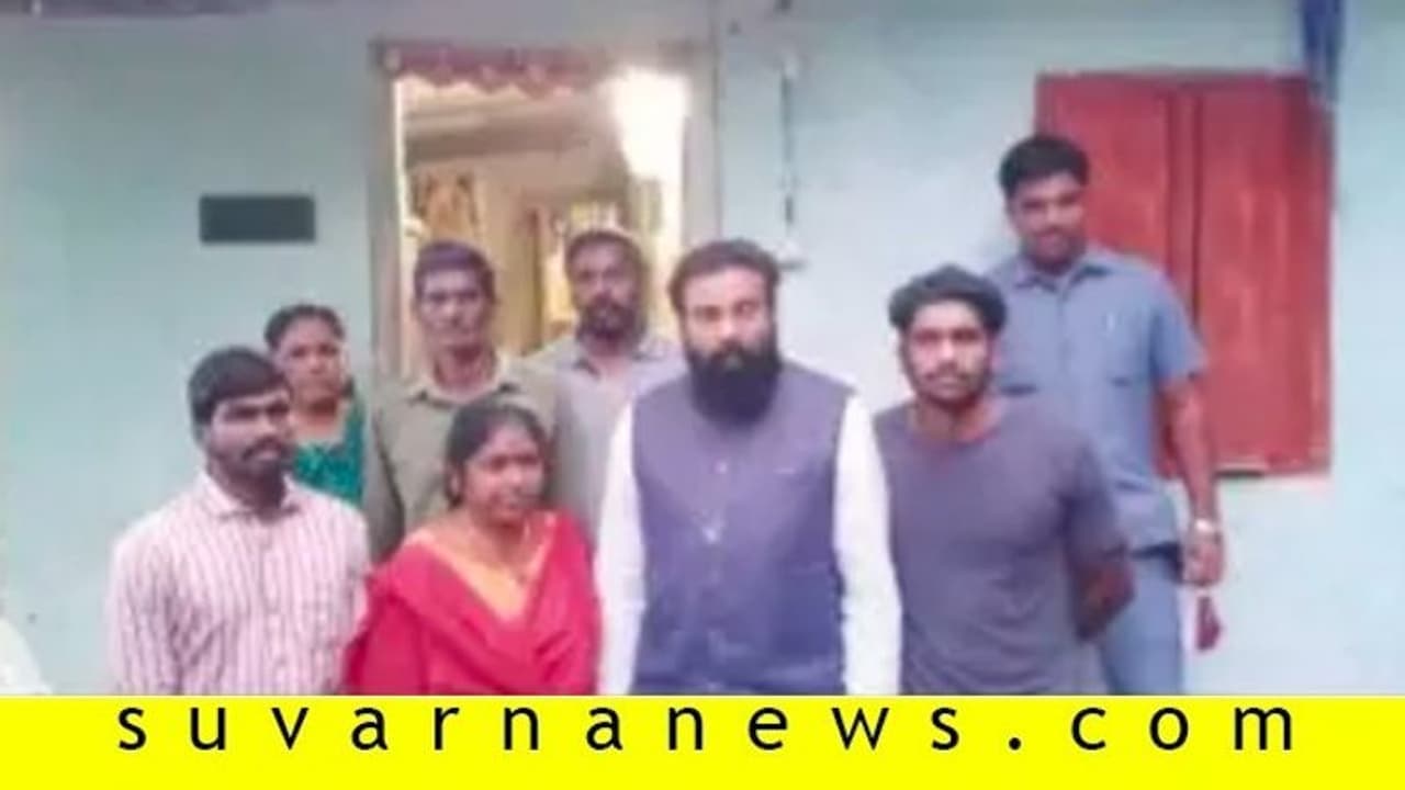 ಕೊಡಗಿನಲ್ಲಿ ಮನೆ ಕೆಲಸದವನ ಮನೆಗೆ ಭೇಟಿ ನೀಡಿದ ಸಚಿವ ರಾಮುಲು ಕೊಡಗಿನಲ್ಲಿ ಮನೆ ಕೆಲಸದವನ ಮನೆಗೆ ಭೇಟಿ ನೀಡಿದ ಸಚಿವ ರಾಮುಲು