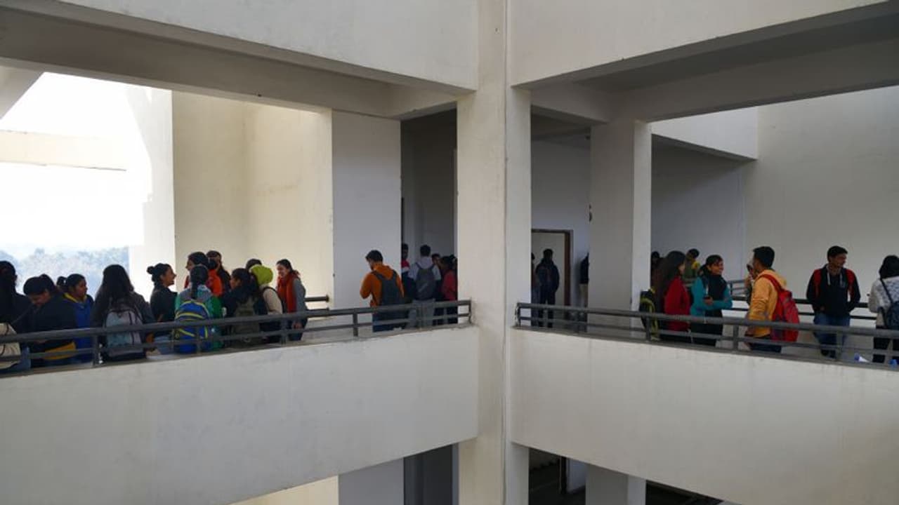 అధిక ఫీజులపై ఫిర్యాదులు: హైద్రాబాద్‌లో ప్రైవేట్ స్కూల్స్‌లో అధికారుల తనిఖీలు