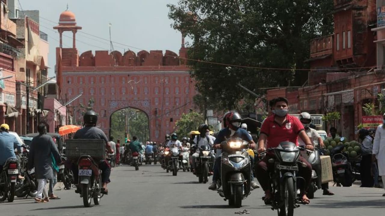 राजस्थान में 24 घंटे में 369 नए केस, सरकार ने 7 दिन के लिए सील किए बॉर्डर, केवल इन्हें मिलेगी छूट राजस्थान में 24 घंटे में 369 नए केस, सरकार ने 7 दिन के लिए सील किए बॉर्डर, केवल इन्हें मिलेगी छूट