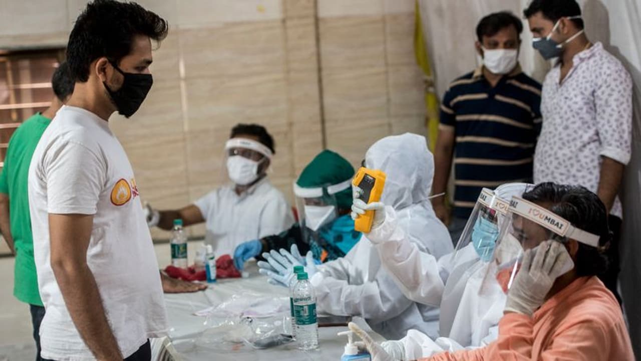 दिल्ली में क्यों आने वाला है कोरोना का बड़ा संकट, केजरीवाल ने कहा, मैं खुद स्टेडियम हॉल्स तैयार कराऊंगा दिल्ली में क्यों आने वाला है कोरोना का बड़ा संकट, केजरीवाल ने कहा, मैं खुद स्टेडियम हॉल्स तैयार कराऊंगा