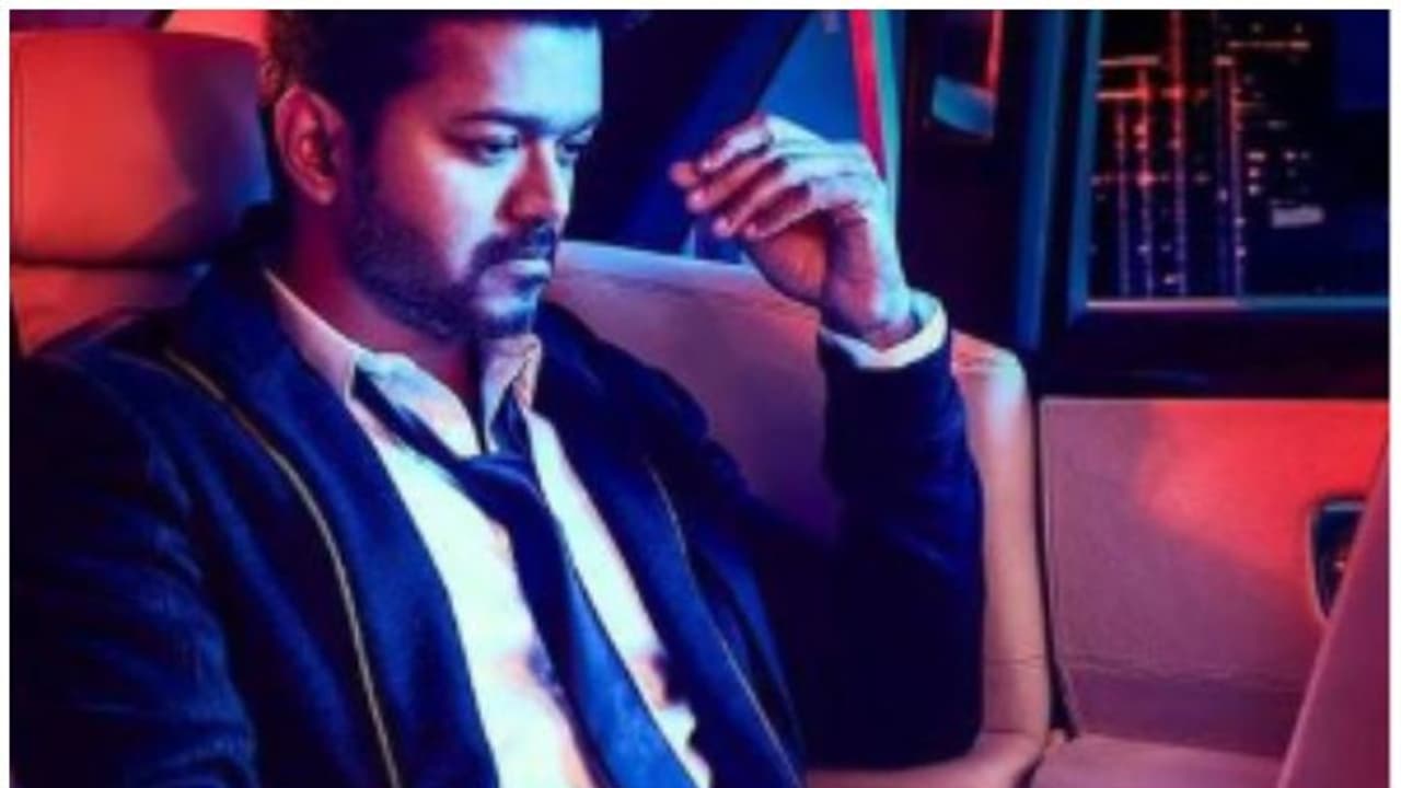 రాజకీయాల్లోకి హీరో విజయ్.. ఆరోజే అధికార ప్రకటన? రాజకీయాల్లోకి హీరో విజయ్.. ఆరోజే అధికార ప్రకటన?