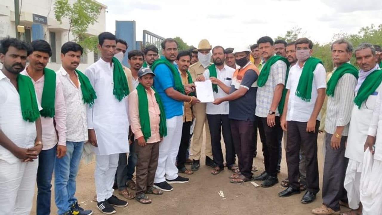 ಯಾದಗಿರಿ: ಕಬ್ಬು ಖರೀದಿ ಹಣ ನೀಡದ ಕಾರ್ಖಾನೆ ವಿರುದ್ಧ ರೈತರ ಪ್ರತಿಭಟನೆ