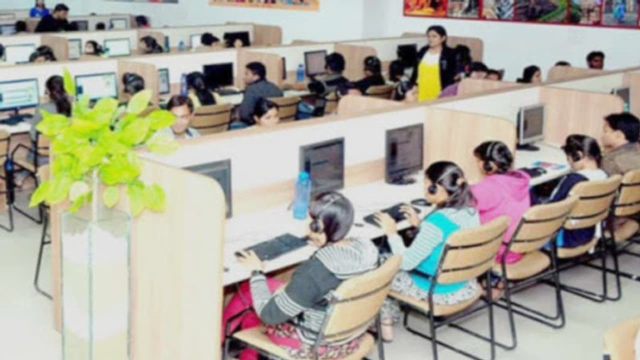 सीएम हेल्पलाइन आफिस के 9 कर्मचारी निकले कोरोना पॉजिटिव, आधा दर्जन लोगों को किया गया क्वारंटीन सीएम हेल्पलाइन आफिस के 9 कर्मचारी निकले कोरोना पॉजिटिव, आधा दर्जन लोगों को किया गया क्वारंटीन