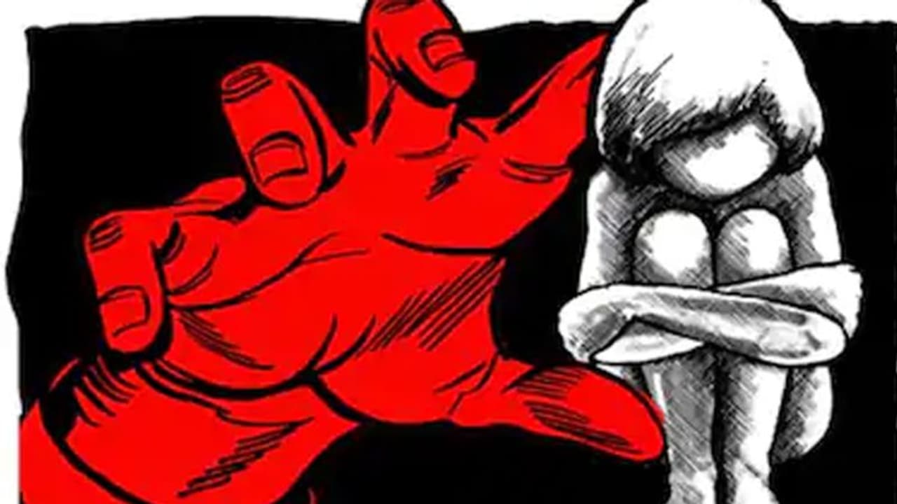 ഓപ്പറേഷൻ പി ഹണ്ട്; കൂടുതൽ പേർ കുടുങ്ങുമെന്ന് പൊലീസ്, 250 ലേറെ സമൂഹമാധ്യമ ഗ്രൂപ്പുകൾ നിരീക്ഷണത്തിൽ ഓപ്പറേഷൻ പി ഹണ്ട്; കൂടുതൽ പേർ കുടുങ്ങുമെന്ന് പൊലീസ്, 250 ലേറെ സമൂഹമാധ്യമ ഗ്രൂപ്പുകൾ നിരീക്ഷണത്തിൽ