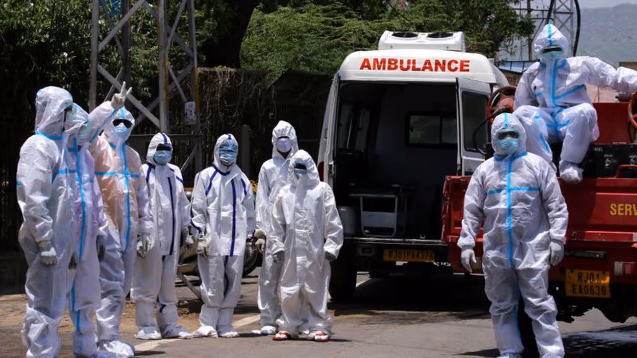 மருத்துவ படுக்கைகளுக்கு ஏற்ப ஊழியர்கள் தேவை..!! மருத்துவர்கள்,செவிலியர்களை உடனே பணியமர்த்த கோரிக்கை..!! மருத்துவ படுக்கைகளுக்கு ஏற்ப ஊழியர்கள் தேவை..!! மருத்துவர்கள்,செவிலியர்களை உடனே பணியமர்த்த கோரிக்கை..!!