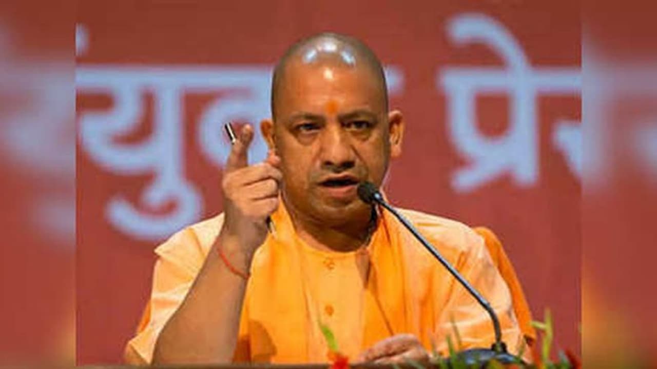 जौनपुर में दलितों के घर जलाने पर सख्त हुए CM योगी, आरोपियों के खिलाफ NSA लगाने का आदेश जौनपुर में दलितों के घर जलाने पर सख्त हुए CM योगी, आरोपियों के खिलाफ NSA लगाने का आदेश
